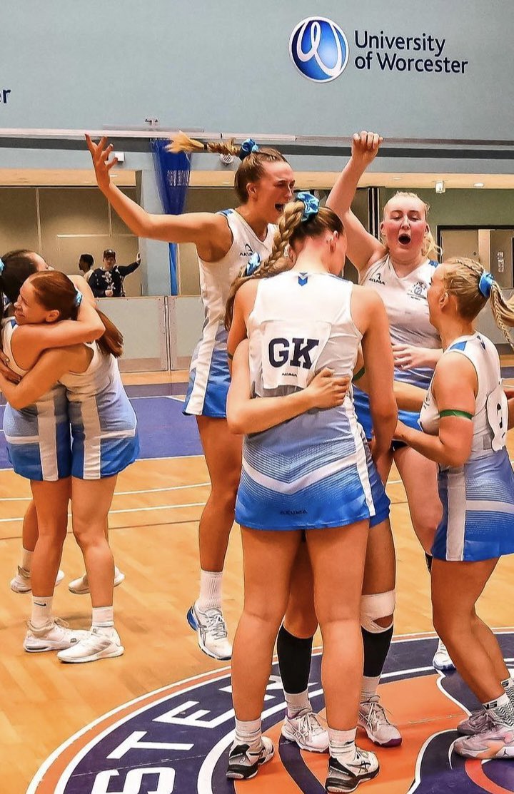 𝘾𝙖𝙥𝙩𝙖𝙞𝙣 𝙁𝙖𝙣𝙩𝙖𝙨𝙩𝙞𝙘 💙🩵🦢

Lauren Wilkinson has been a thoughtful leader who has helped bring out the best in all team members. Lauren was vital in both 23 &amp; 24 varsity victories. She was awarded her half colours in 2021/22 🏆