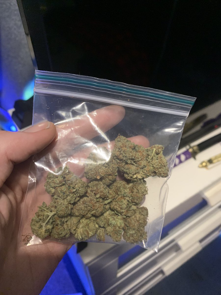 _StonersRUs_'s tweet photo. Can you guess the weight? 👀🤔 https://t.co/sfMQMmxnMY