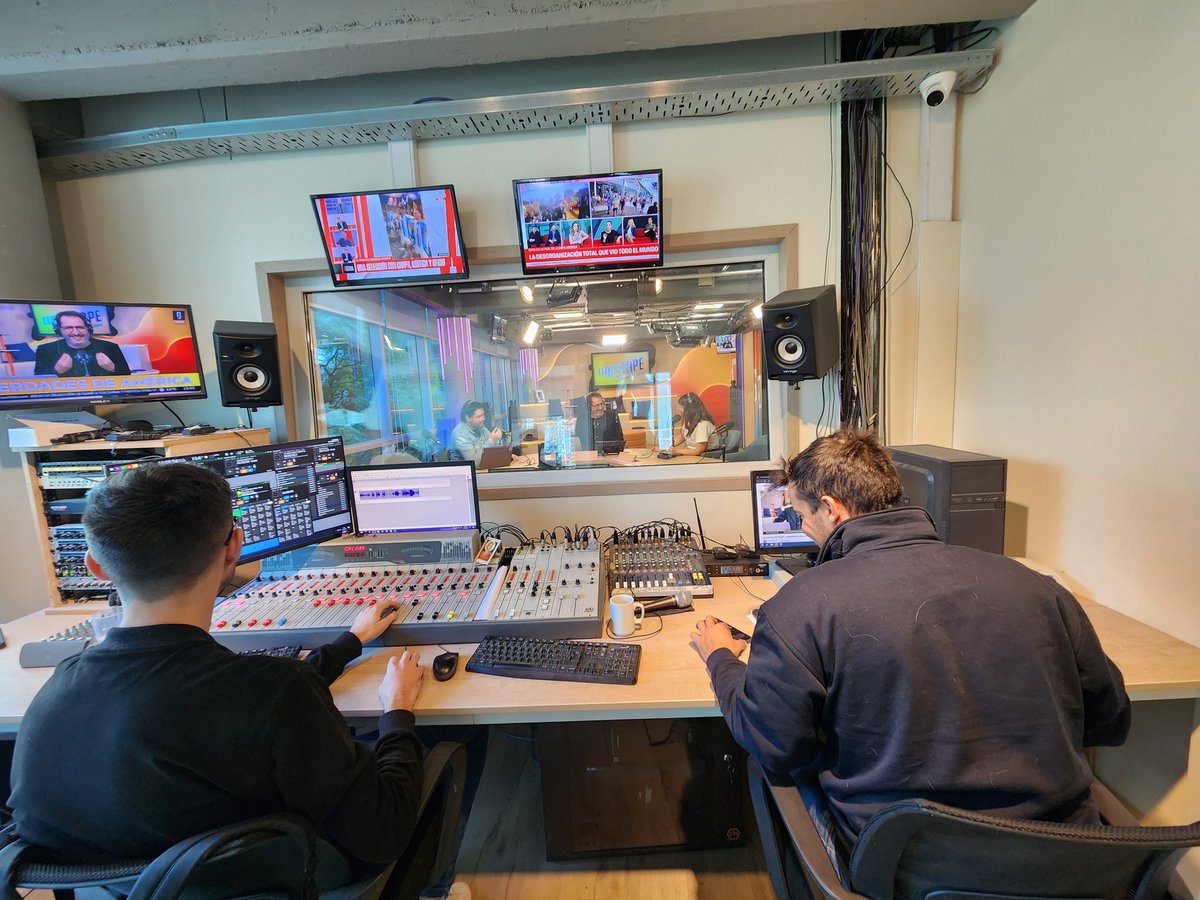 eldestape_radio's tweet photo. Lunes de #VerdadesAfiladas ✅️
Lunes de ser bicampeones de América ✅️
Lunes de data e información en #ElDestapeMundo ✅️
📺 Canal 20 de Telecentro
📻 El Destape Mundo AM1070
⭕️ VIVO
https://t.co/Cr8aTYAFlH https://t.co/0TiFfgSEzK