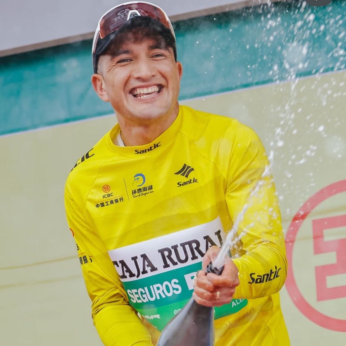 Ciclistas Ecuatorianos por el Mundo 🇪🇨

Ayer Jefferson Cepeda salió campeón del Tour de Qinghai Lake.

Y hoy, Chaleco Cepeda (su primo) se coronó en el Tour de l'Ain. 

Gran fin de semana de los ecuatorianos ganando la general de estas carreras. Paso a Paso 🔥👀