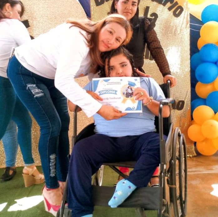 En una emotiva y alegre entrega pedagógica,  estudiantes del Instituto de Educación Especial  María Magdalena Pérez de Bracho, recibieron certificados de promoción, esto tras haber sido promovidos a una nueva etapa escolar. 
<a href="/nicolasmaduro/">Nicolás Maduro</a> 
<a href="/_laavanzadora/">Yelitze Santaella</a>
#CrecimientoProductivo