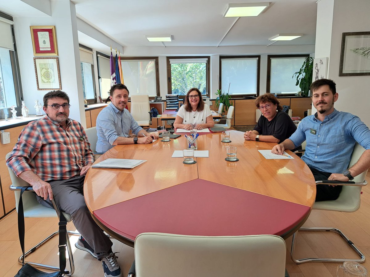 Primera reunió amb <a href="/SalutGOIB/">Conselleria de Salut</a> on hem exposat les mancances del català que hem detectat als C. de Salut i Hospitals de <a href="/ibsalut/">Servei de Salut de les Illes Balears (IB-SALUT)</a> i hem proposat les primeres vindicacions per revertir en els propers mesos. 
Agraïm la trobada i tarannà.
Poder viure la malaltia en català.
 <a href="/ocbcat/">Obra Cultural Balear</a>