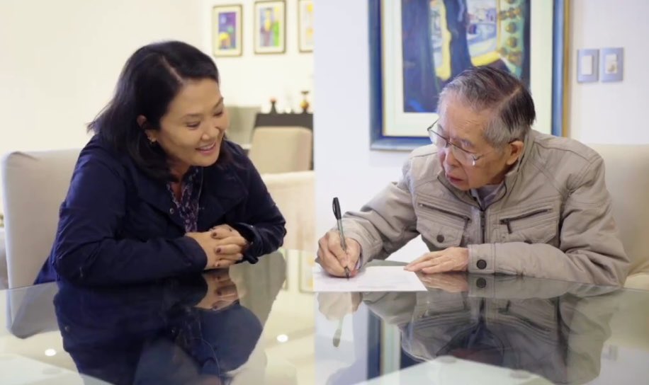 PCaterianoB's tweet photo. ¿La Sra. @KeikoFujimori quiere que su padre retorne a prisión?
Su anunciada postulación a la Presidencia de la República, prueba que el ex dictador nunca estuvo al borde de la muerte, ni en mal estado de salud.
Entonces lo que corresponde ahora es la anulación del indulto. https://t.co/ErRazZGAjc