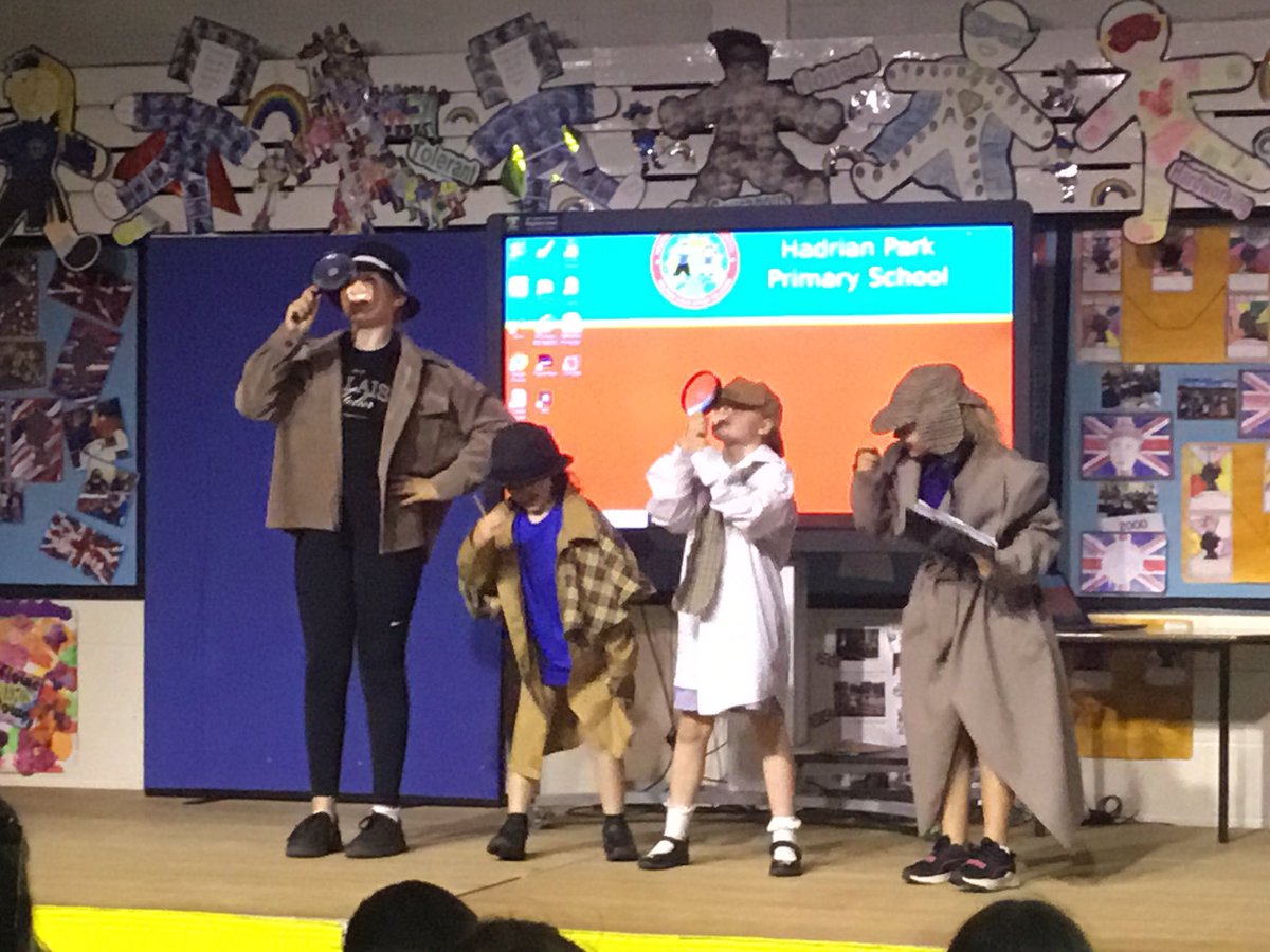 Hadrian_Park's tweet photo. A huge congratulations to our first ever drama performance tonight of ‘The Mystery of the Headless Gingerbread Man’ 🎬💫 The children were outstanding in their roles and made us so proud!! We hope you enjoyed it - thankyou to all who came🤩 https://t.co/UiSboAUsvf