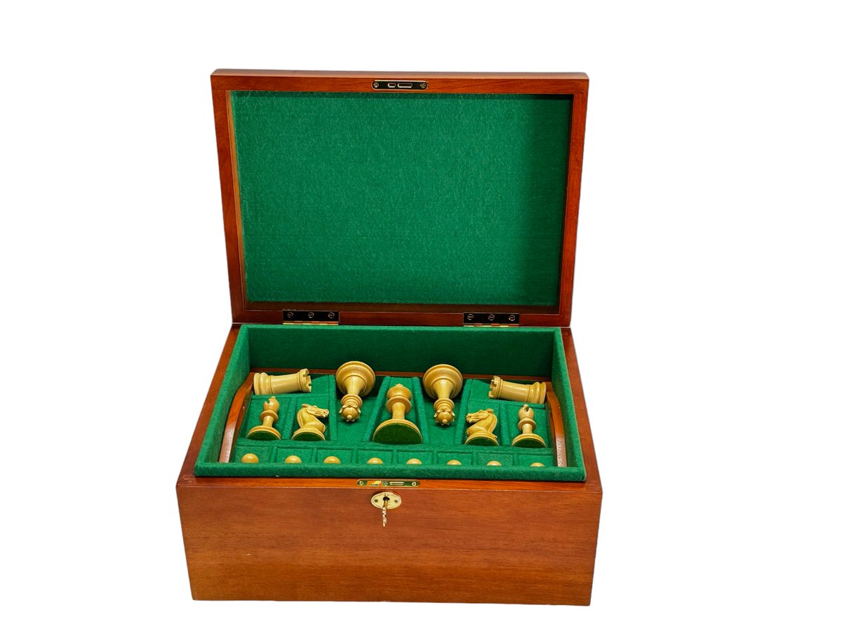 StauntonChess's tweet photo. Wow picks! 1849 Slim Jim Ebony and Boxwood Chessmen in Presentation Case at £499.95 at https://t.co/QKIZh1cqDz Choose your wows. 🐕 #games #loves https://t.co/QUOuoIqaSV