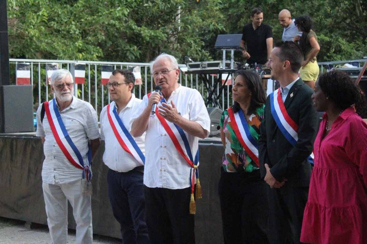 RevolRene's tweet photo. 14 juillet populaire à Grabels aux côtés de notre équipe municipale et du Député @SylvainCarriere ! 🎆🎉 https://t.co/i7qXdiAfIt