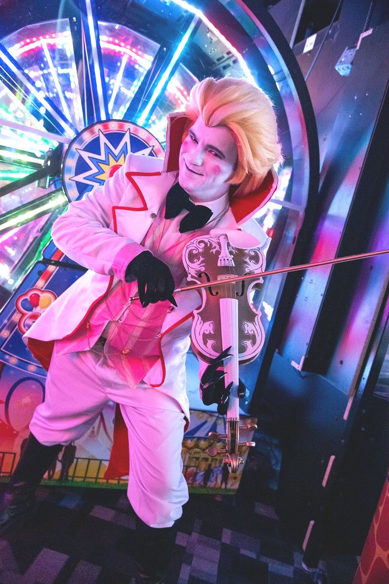 SheikahsForge's tweet photo. “Looks like you could use some help, from the big boss of Hell Himself”

Photo @umbraphotography 
Wig @mysticmeringue 

#hazbinhotel #lucifermorningstar #hazbinhotellucifer #bigbossofhellhimself #lucifercosplay #hazbinhotelcosplay #cosplay #cosplayer https://t.co/2dkE9gmbB3