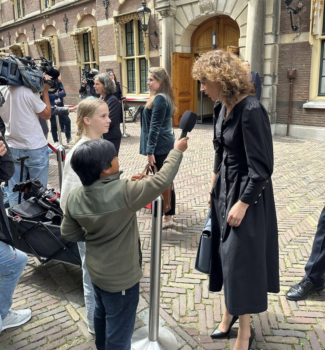 Klaar voor de tweede volle werkweek! Veel zin om weer aan de slag te gaan voor een schoner en sterker land dat we kunnen doorgeven aan de generaties na ons. 

Volg mijn werk als minister van Klimaat en Groene Groei via <a href="/MinisterKGG/">Sophie Hermans</a>. Zoals dit interview door twee top journalisten!