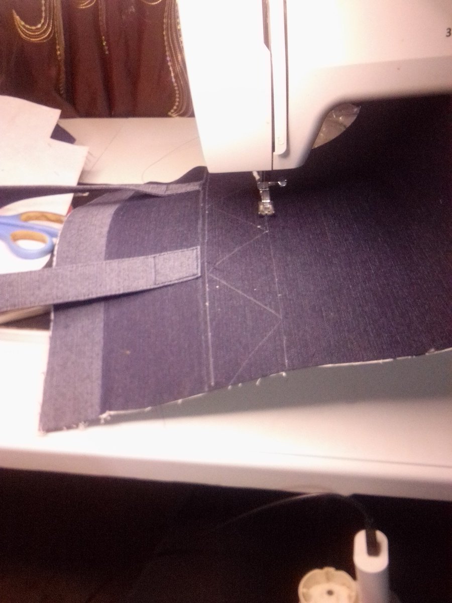 Phumu92Phumu's tweet photo. Process vs final product. The life of a fashion and accessories designer is amazing. Creating something from scratch is priceless. I am blessed to have this gift. Thanks you God. #Blessed #worksofmyhands #fashiondesigner  #LoveSoul #DivinityCollection 
Phori | kabza https://t.co/TQZHwmIDhi