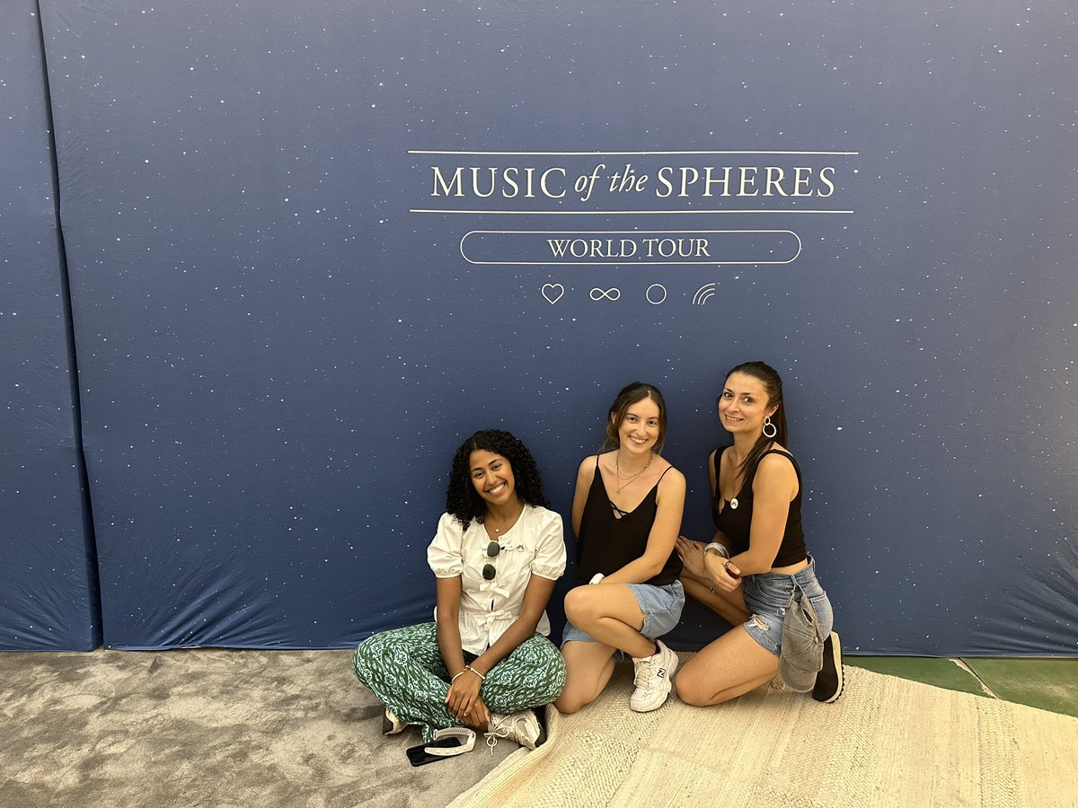 MOON LOUNGEEEEEEEEEE