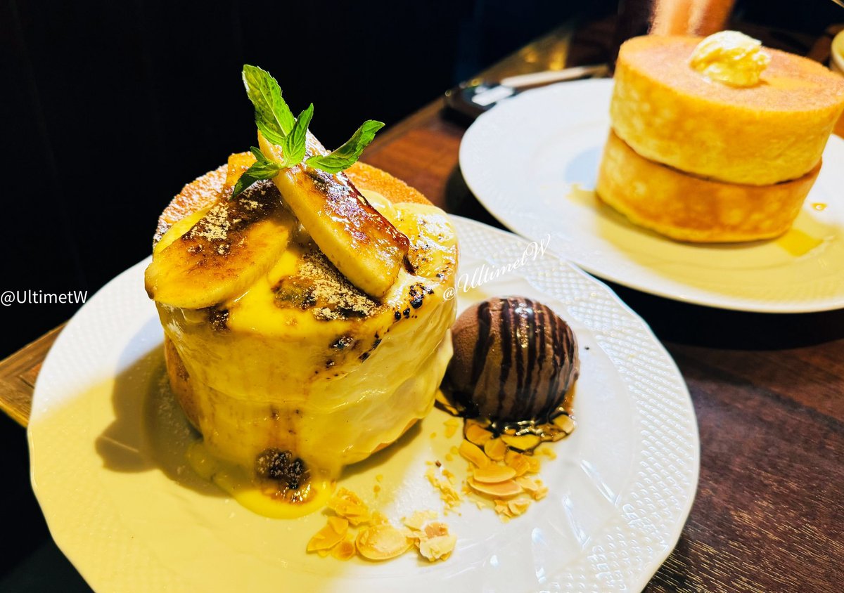 Banana soufflé pancakes, rich aroma
