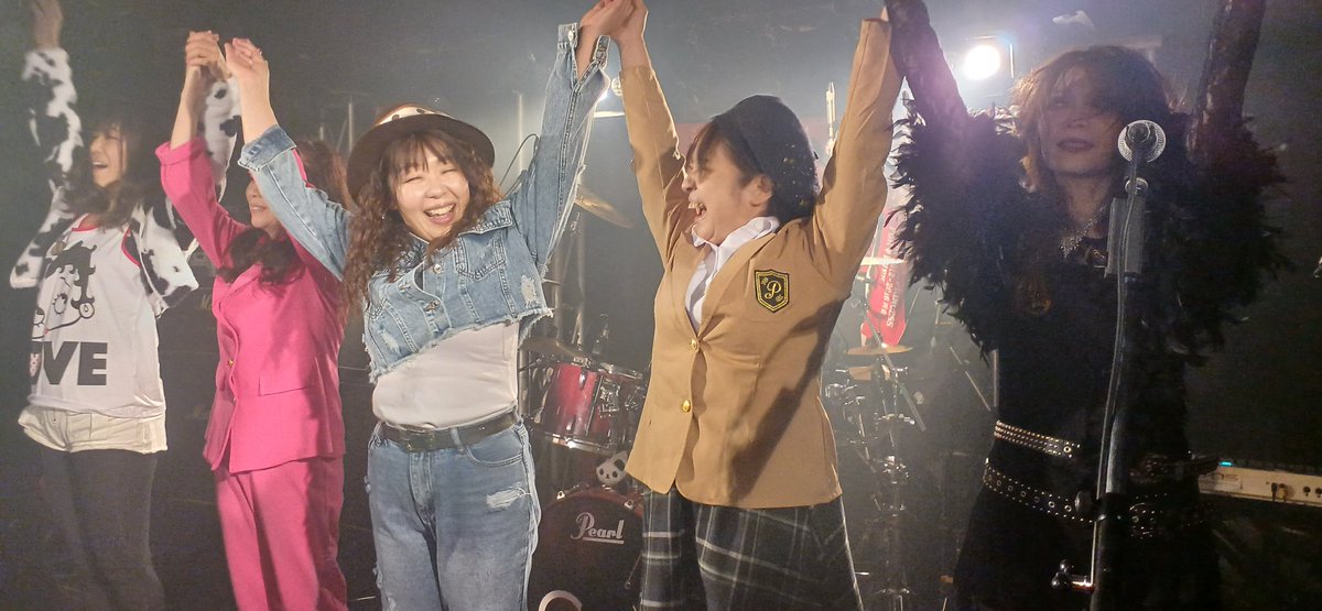 531P2_N7000's tweet photo. 最高でした✨楽しかった🎵😆
megさん!待ってます🎤🙌
#チェルシーチェルシー
#CHELSEACHELSEA https://t.co/dIBryebrDJ