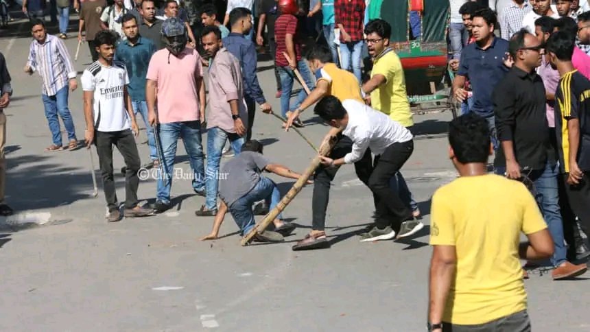 Tamima108305's tweet photo. Hello world 👏
Neeb help to #Save_Student of our. Country 
These footage are from #bangladesh to protest against JOB QUOTAS.
Students wanted to get the justice for all brilliant students
And thats the reward they got...
Hope it can make awareness to the whole world.
We need help. https://t.co/90CB286Bu0