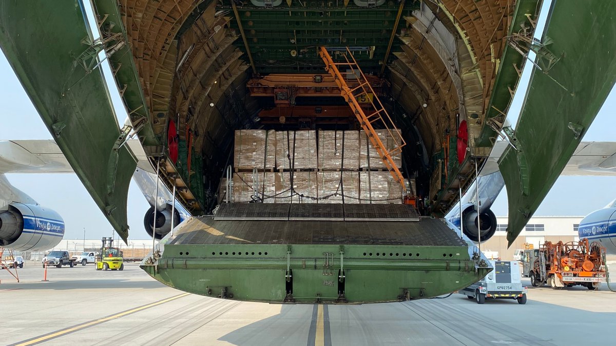 SealionCrypto's tweet photo. From import to export, CryptoLogistics covers every step of your crypto mining journey. Our services include shipping, customs clearance, bonded warehousing, insurance, and more. #CryptoLogistics #CryptoMiners #SealionCargo #ASICShipping #Cryptocurrency #Crypto #Blockchain https://t.co/kfP9VqwVIq