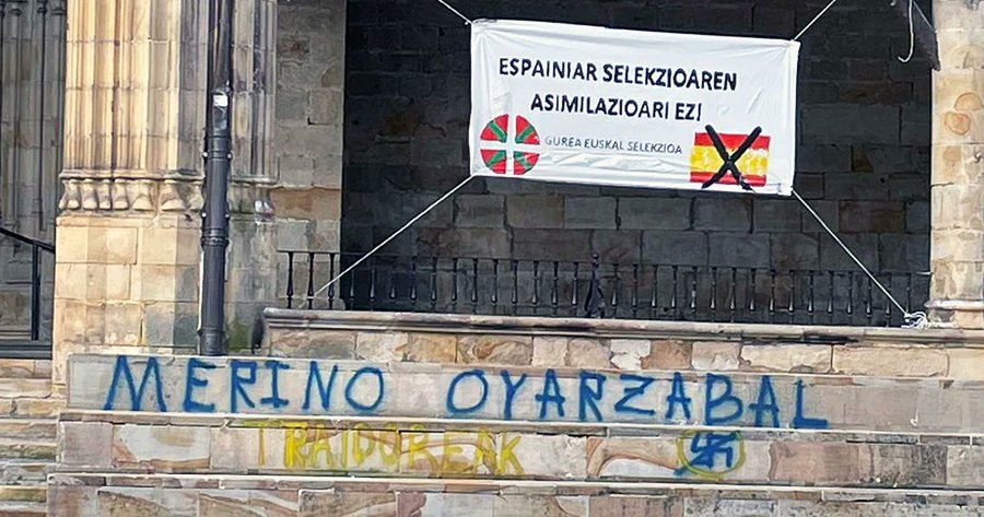 ipeutrera's tweet photo. Racismo es esto. 
Xenofobia es esto. 
Esto es el nacionalismo vasco.
¡Viva España y aupa Oyarzabal! https://t.co/AOiKxYZg3c