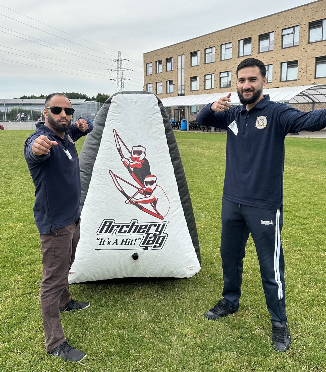 S_Isnat's tweet photo. Enrichment Week began @ChilternA with the one and only @Sohail_H @GA_Archery down to showcase some archery expertise! Lovely to see the Year 9’s get involved and showcase their true competitiveness in our school based olympic activities. Thank you for a truly wonderful session!⭐️ https://t.co/O0ZJA4CFAg