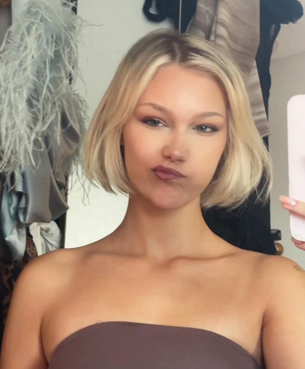 1GVFC's tweet photo. Repost from Grace on Instagram 
---
"These highliiiggghhhtttsss on the fuck ass bobbbb????????????? @hairmagicnyc I’m your bitch 4eva" https://t.co/pzB63BtYrn