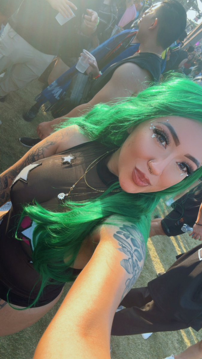 sarahbearaa_'s tweet photo. Just a girl in her wig era 💋💁🏼‍♀️ https://t.co/ZPx3PqDS8t