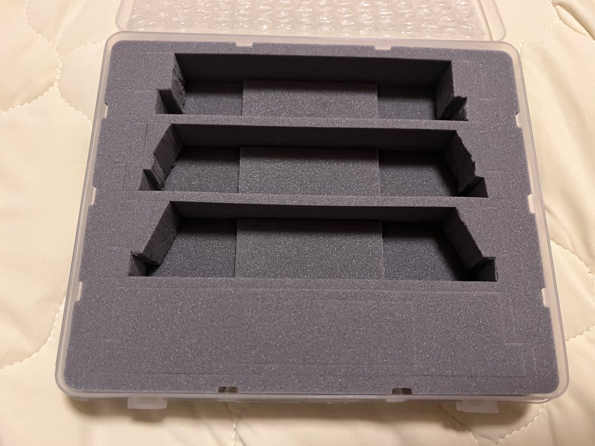 mlck_lab's tweet image. 先日の JNMA ……ではなくその前の鉄道模型市だか 3D 鉄道模型まつりだかで購入した #Nshell さんの 21m ケースに、先日の JNMA の日に被弾した KATO EF64 0 二次形と EF200 初代ロット、さらに以前からある TOMIX 加工キャラ白桃を収納(っ´︶`c)
6 両用ケースと同じように使えて良きd(˙꒳​˙* )