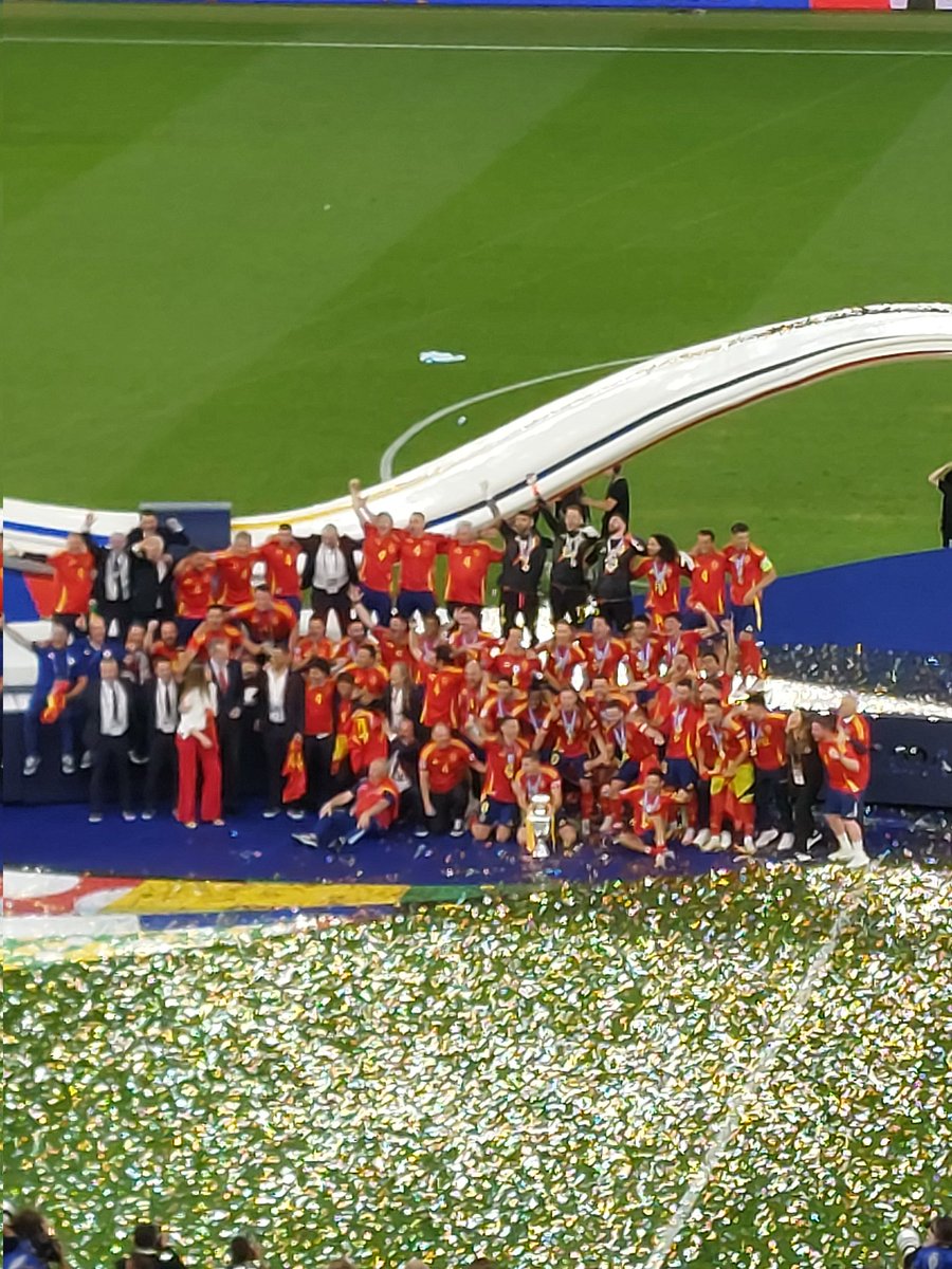 Lukkaas_Gregory's tweet photo. 5 weeks, 25 live shows produced.

From Munich to Dusseldorf to Frankfurt, back to Dusseldorf and then to Berlin. England fell short against the standout team, Spain 🇪🇸 

Euro 2024 on talkSPORT, that's a wrap 🏆 https://t.co/kiLZVVBrZh