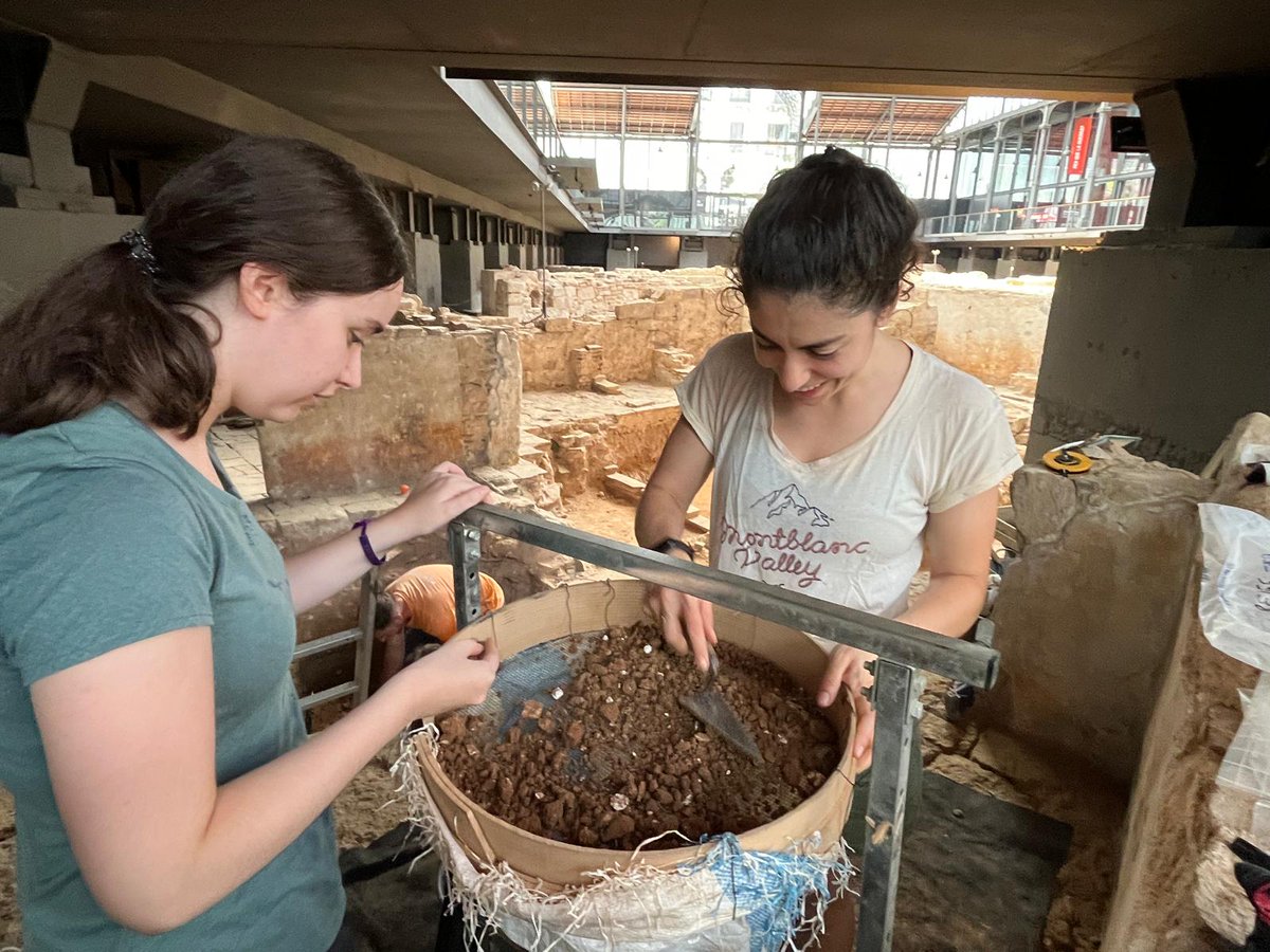 arqueologia_ub's tweet photo. Iniciem el segon torn de pràctiques al Born @ElBornCCM  un cop feta  la introducció històrica al conjunt, l'alumnat ja treballa en l'excavació de la casa Duran i en la recuperació d'evidències arqueobiològiques en el marc dels  projectes PaleoBarcino i Arqueobotn @arqueologiabcn https://t.co/SX1FQvWu4j