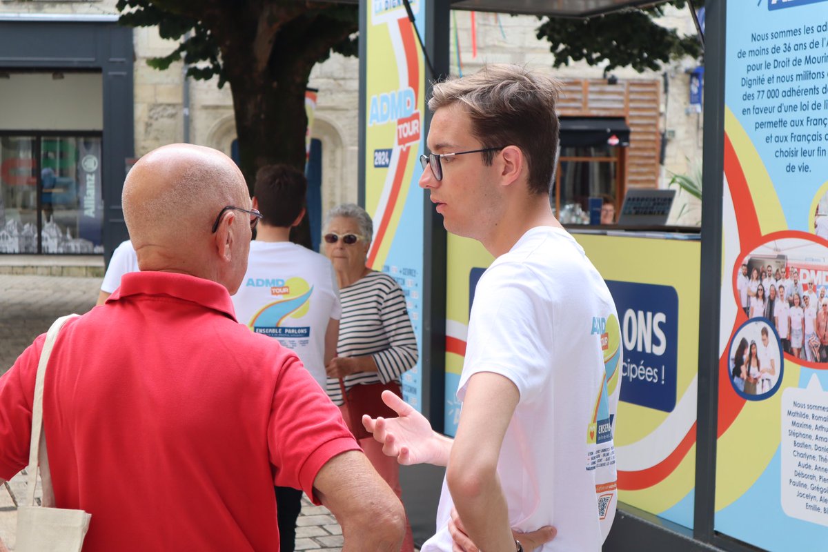 ADMDFRANCE's tweet photo. 👏🏻 Passage de l'#AdmdTour à #Périgueux
👩🏻 #FindeVie : les @jeunesadmd ouvrent le débat avec les citoyens sans le moindre tabou. 
⚖️ Des personnes de tous horizons soutiennent la légalisation de l’aide à mourir. Certains veulent avoir le choix pour eux-mêmes, tandis que beaucoup militent au nom d'un être cher. 
#Dordogne #Santé #Liberté