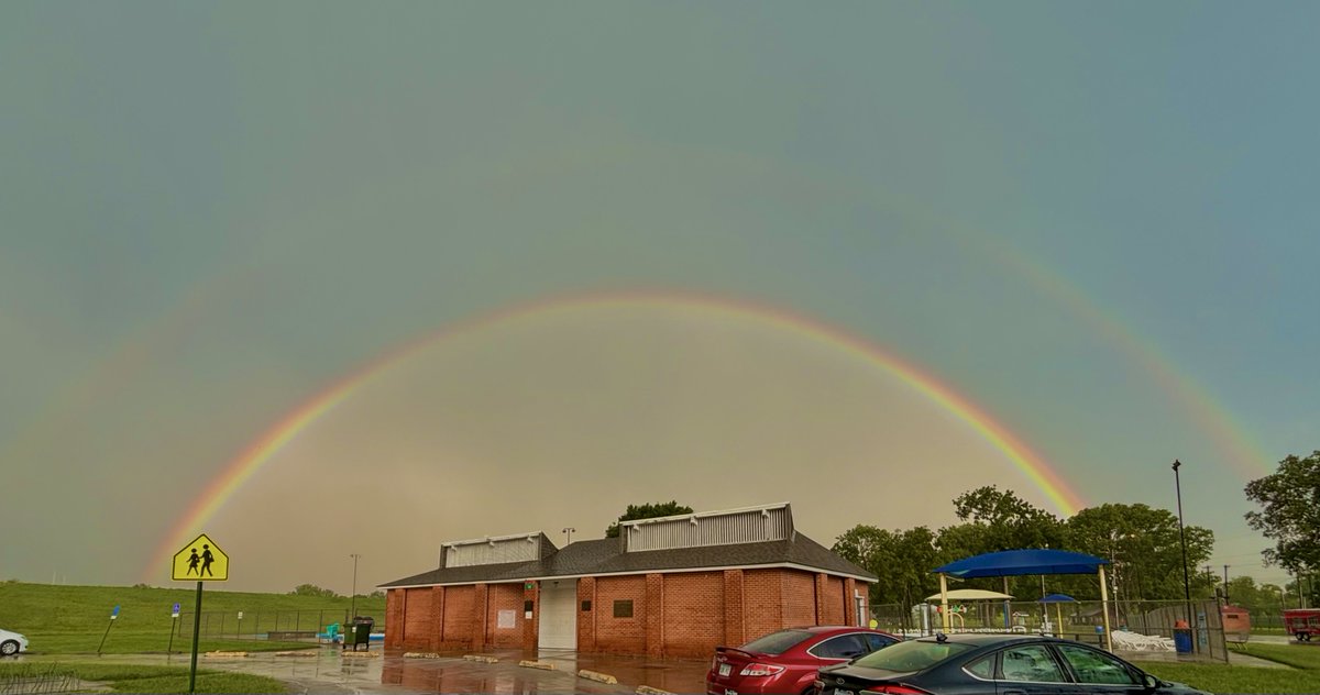 ottawaksgov's tweet photo. A magical moment at our city pool! 🌈🌈 Double the rainbows, double the beauty, submitted by one of our amazing citizens. #ottawaks #doublerainbow #ottawapool https://t.co/EDEY4ZHqHf