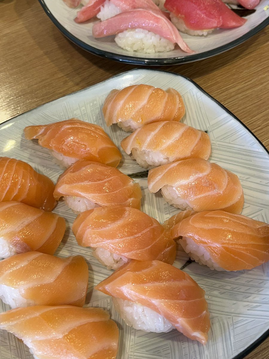 ziinzip's tweet photo. 은행골 🍣 함냐함냐 ㅋㅋ https://t.co/0hnt3ZGJfr