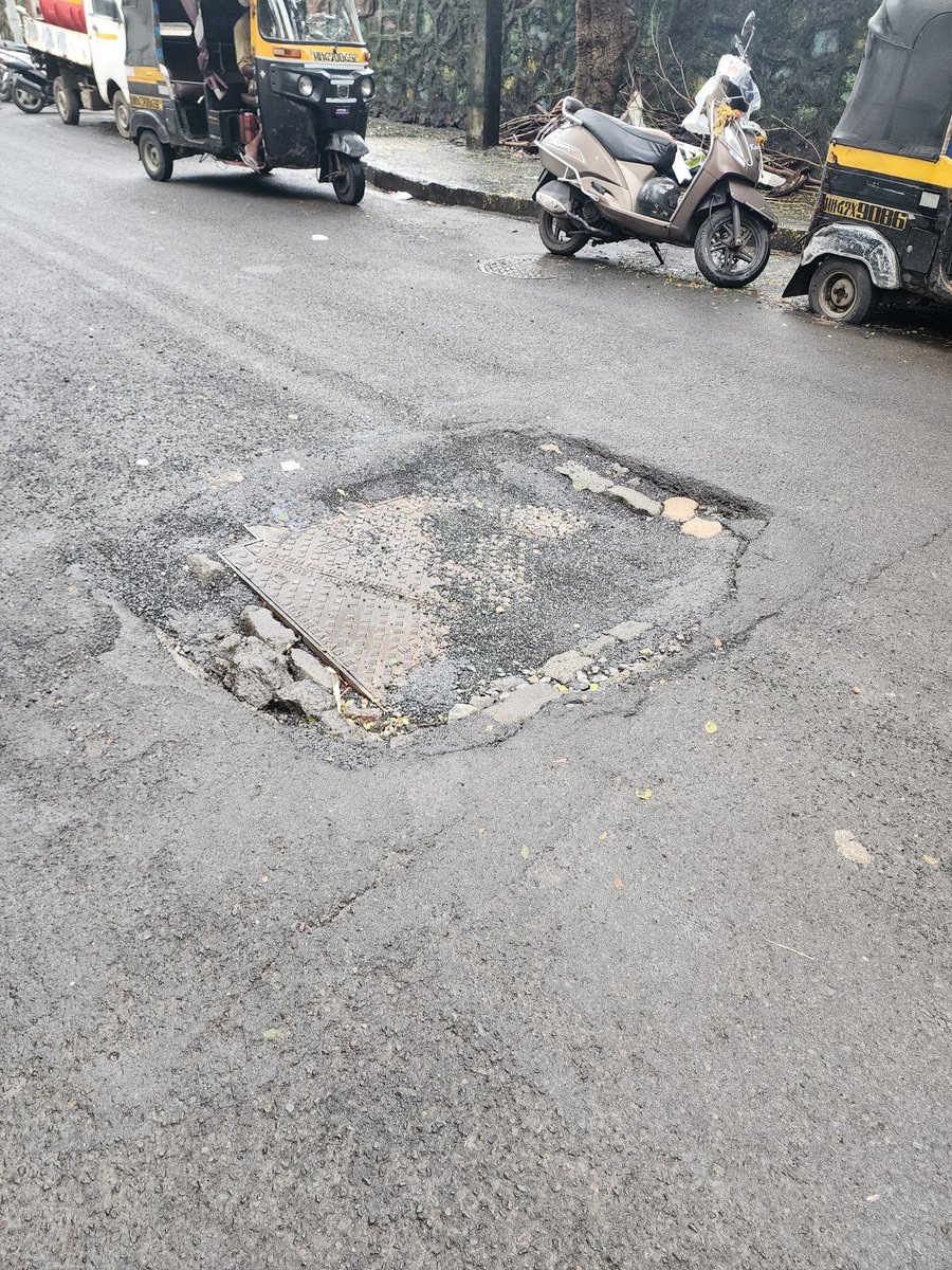 BollywoodBanda's tweet photo. Dear @mybmcWardRC : This pothole is from one of the busiest road in Borivali connecting Chikoowadi/Shimpoli Metro Stn near gavdevi ground. This pothole has been for more than a year and there has been numerous complaints.but no action taken https://t.co/7AajgBIVYY