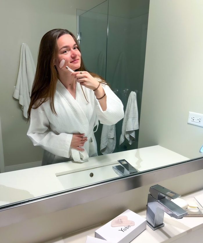 YobeeCare's tweet photo. ✨Don’t forget to add Yobee’s Face Roller to your daily skincare routine! After using it, it’s like a little SPA for your face! https://t.co/ztpKZKUp6V