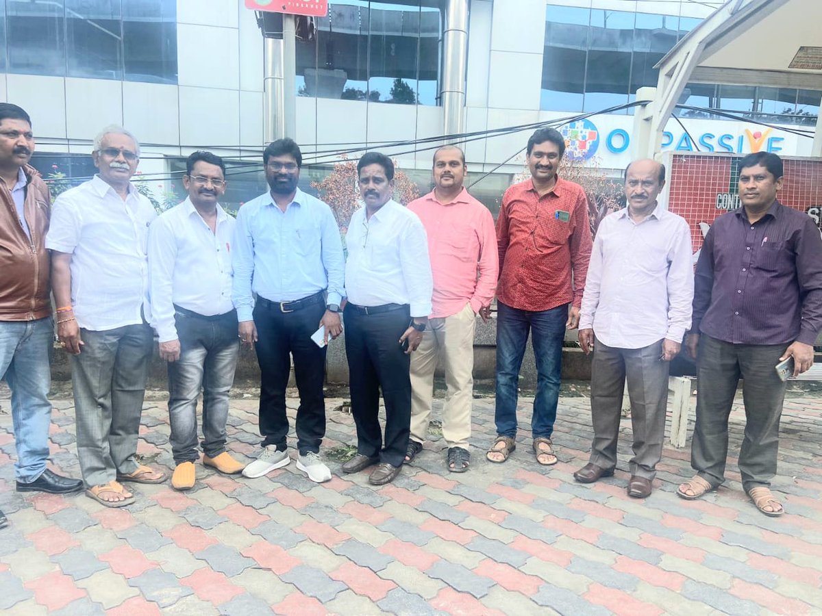 SampatPatel3's tweet image. Today some of our founding members from South India visited the office of our company ONPASSIVE 
आज हमारे साउथ इंडिया के कुछ फाउंडिंग मेंबर्स ने हमारी कंपनी ONPASSIVE के ऑफिस का विजिट किया
#ONPASSIVE #TheFutureOfInternet