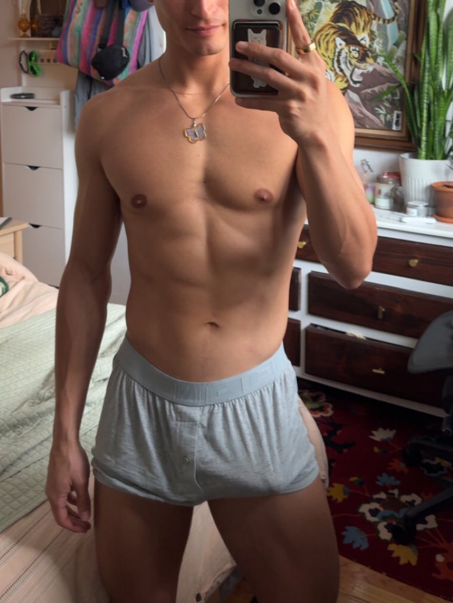 say hi to ur newest bulge, brooklyn 😈