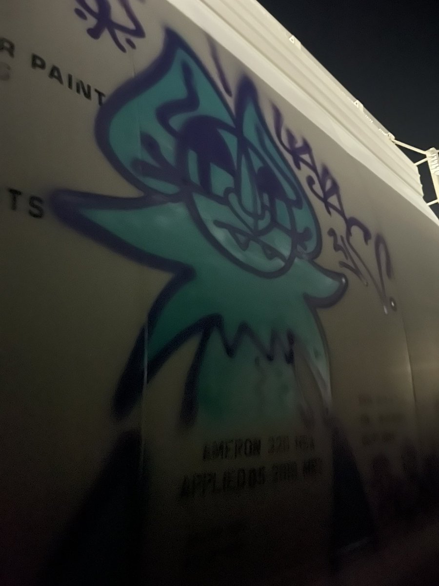 nofrickzone's tweet photo. Unenthusiastic ass bat (he’s like 8ft tall too) https://t.co/xAEgpkbuzG