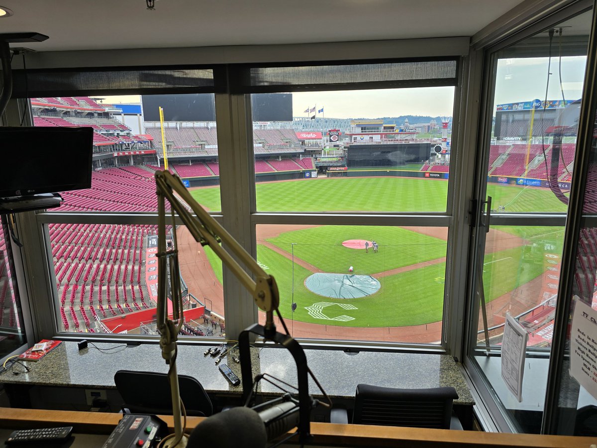 ConnersDan's tweet photo. Say Goodbye to these windows @RedsCowboy also I moved your things to your locker https://t.co/WPOLRH8YrX