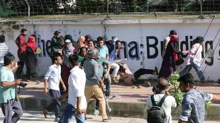 israkrabin's tweet photo. Save Bangladesh student 😭🇧🇩
My brother, sister dying.
#Bangladesh #AlJazeera #CNN #shame https://t.co/gjwHQcWEow