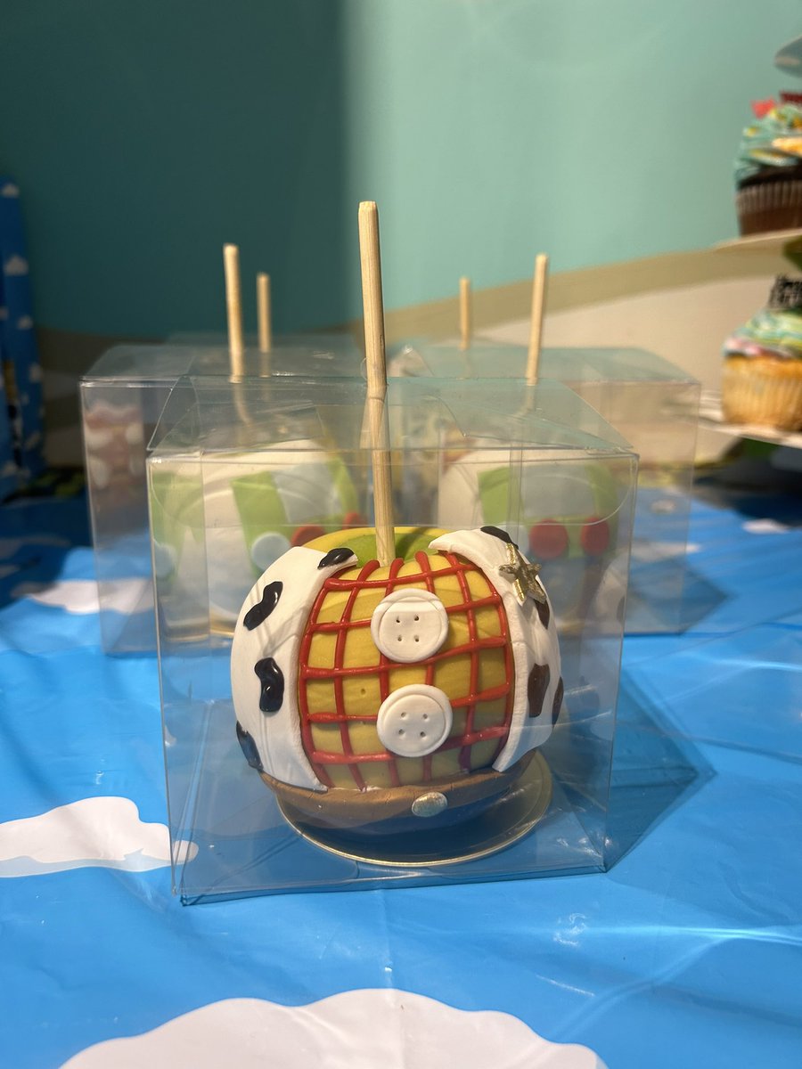 beautifulberly_'s tweet photo. I loved this theme I picked for my son 2nd Birthday 🥳 Party everything was sooo cute 🥰 #twoinfinityandbeyond https://t.co/8YIsmkMSk5