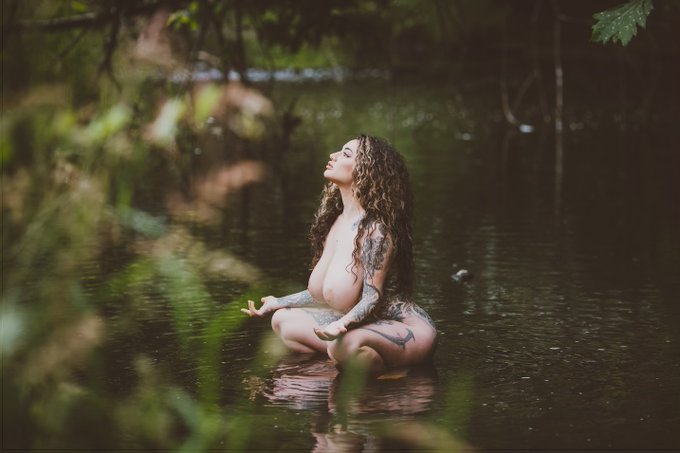 This is prob one of the best photographs I’ve posed for in awhile. Full set coming to OF. Thank you @CorwinPrescott