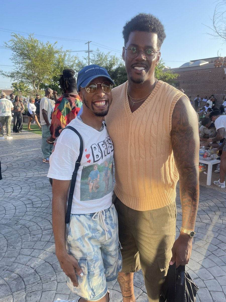 hahaherby's tweet photo. Chile saw @obioojones at #everydayppl and folded! CHEESINβ hard π« π€£π₯°β€οΈlol Thank you for the work you do for our community! https://t.co/nsOUqfjcYr