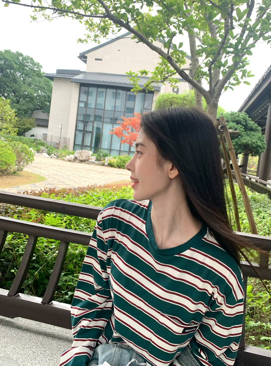 JuJingyi_th's tweet photo. 20240711|| 鞠婧祎Office Weibo Update♡︎ 

꒰Trans🍊꒱
การกลับมาของนักเรียนชั้นประถมศึกษา✌🏻

#鞠婧祎 #JUJINGYI #จวีจิ้งอี https://t.co/uZue9GoEoX