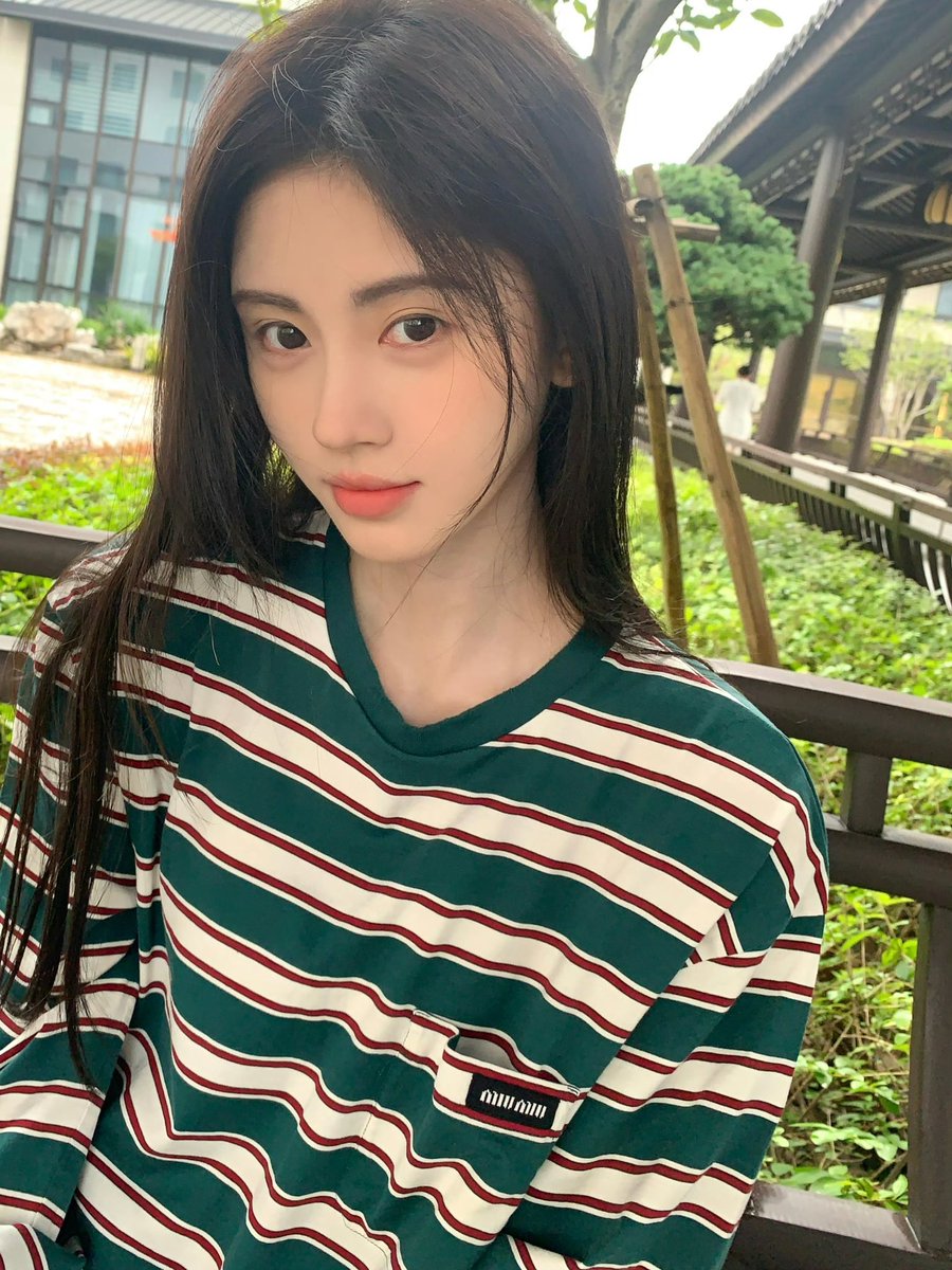 JuJingyi_th's tweet photo. 20240711|| 鞠婧祎Office Weibo Update♡︎ 

꒰Trans🍊꒱
การกลับมาของนักเรียนชั้นประถมศึกษา✌🏻

#鞠婧祎 #JUJINGYI #จวีจิ้งอี https://t.co/TRrxLQ1cBw