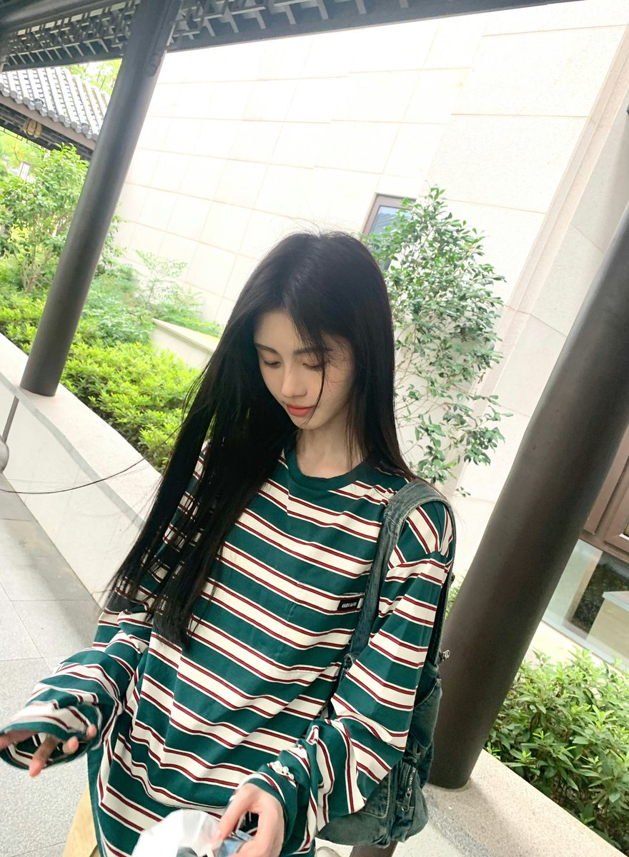 JuJingyi_th's tweet photo. 20240711|| 鞠婧祎Office Weibo Update♡︎ 

꒰Trans🍊꒱
การกลับมาของนักเรียนชั้นประถมศึกษา✌🏻

#鞠婧祎 #JUJINGYI #จวีจิ้งอี https://t.co/TRrxLQ1cBw