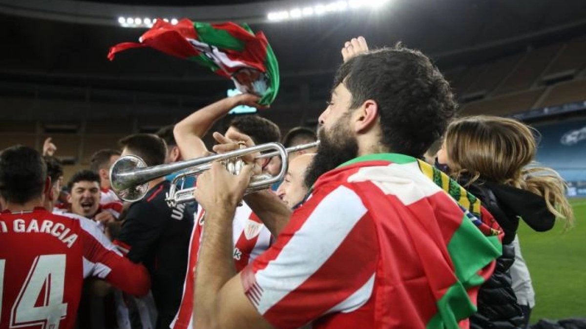 AthleticXtra's tweet photo. Eskerrik asko Asier! 🦁🎺🍀 https://t.co/4KaUdkbE4R
