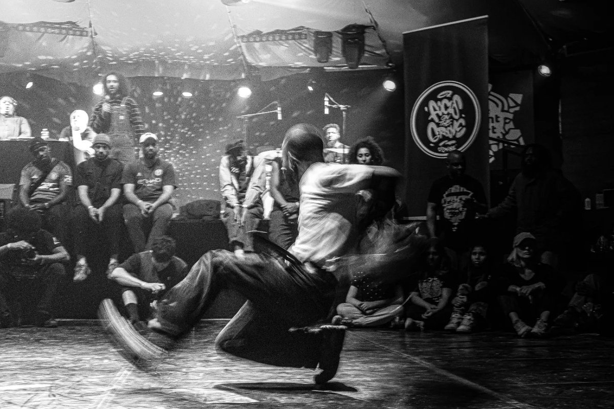 DmcPhotograph's tweet photo. Focus On The Groove HOUSE édition 

Le Point Fort Aubervilliers 

@focusonthegroove

@joseph_go
@nathalie.athanassiou 

#dance #dancers #house #housemusic #housedance #battle #battlehouse #art #culture #paris #pointfortaubervilliers #aubervilliers #street #streetart #housebeats https://t.co/dprwIEs30d