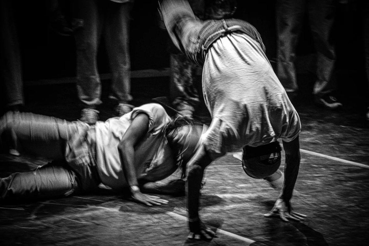 DmcPhotograph's tweet photo. Focus On The Groove HOUSE édition 

Le Point Fort Aubervilliers 

@focusonthegroove

@joseph_go
@nathalie.athanassiou 

#dance #dancers #house #housemusic #housedance #battle #battlehouse #art #culture #paris #pointfortaubervilliers #aubervilliers #street #streetart #housebeats https://t.co/dprwIEs30d