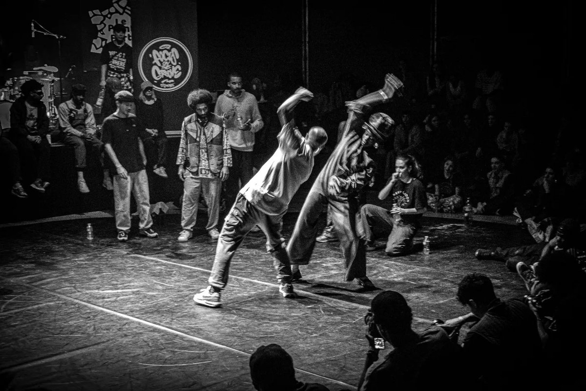 DmcPhotograph's tweet photo. Focus On The Groove HOUSE édition 

Le Point Fort Aubervilliers 

@focusonthegroove

@joseph_go
@nathalie.athanassiou 

#dance #dancers #house #housemusic #housedance #battle #battlehouse #art #culture #paris #pointfortaubervilliers #aubervilliers #street #streetart #housebeats https://t.co/dprwIEs30d