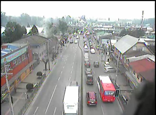 TTILosLagos's tweet photo. 🔴⚠️ AHORA #Osorno: colisión vehicular en Av. República, pista al oriente altura Por La Razón o La Fuerza. Tránsito regulado y unidades de emergencia trabajando en lugar, precaución conductores. #RahueBajo https://t.co/K2wzfGo2Mp