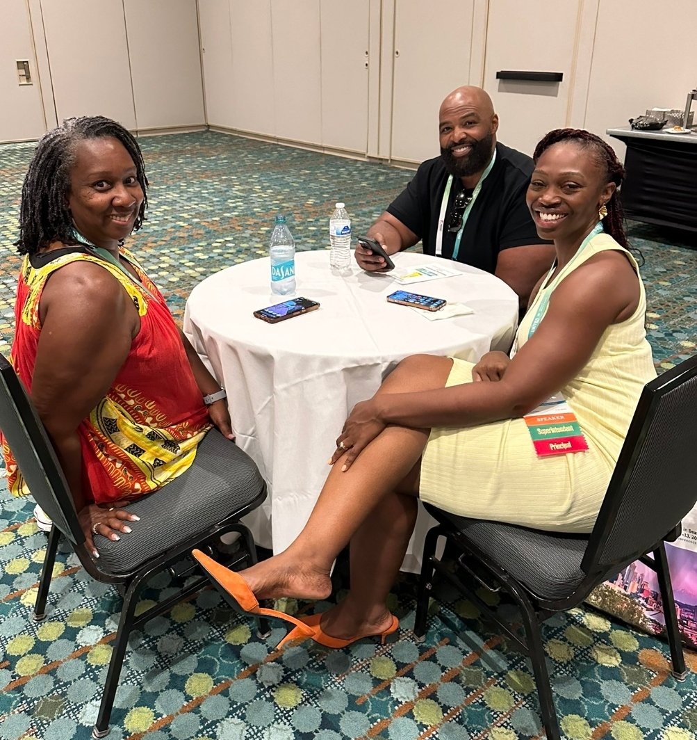 EqSJonesDE's tweet photo. Delaware is in the house!! @NAESP  @NASSP #principalsUNITED https://t.co/IMae0TIg3t