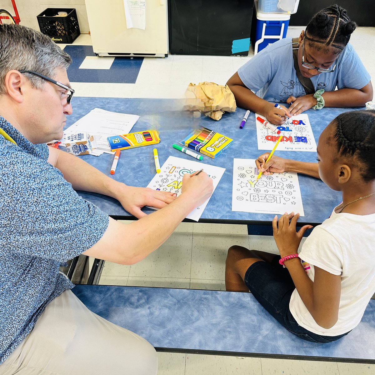 RCSDNYS's tweet image. Discovering and achieving…and so much more. Summer Learning keeps students engaged through hands-on activities (even during lunch) with caring educators in focused spaces. #NationalSummerLearningWeek #ONERCSD