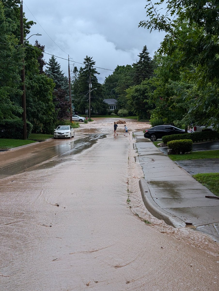 joenethery's tweet photo. @StormhunterTWN Hi Mark we are having a day in Dundas. https://t.co/fCczBwjPjr