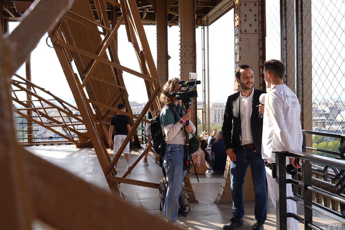 Au 1er étage de la Tour Eiffel en bonne compagnie 😇
<a href="/MattBoisseau/">Matthieu Boisseau</a> <a href="/laurachmp/">Laura Champion</a> et <a href="/airlavillenie/">Renaud LAVILLENIE OLY</a> !!